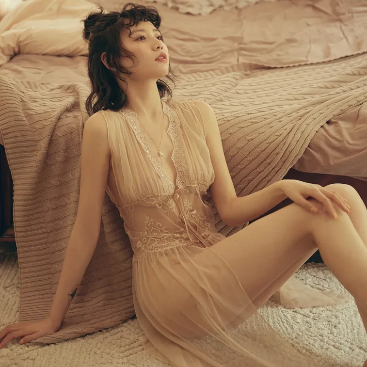 セクシー ボウタイ レース 透け感 透かし彫り Ｔバック付き 瞬間脱着 ベビードール