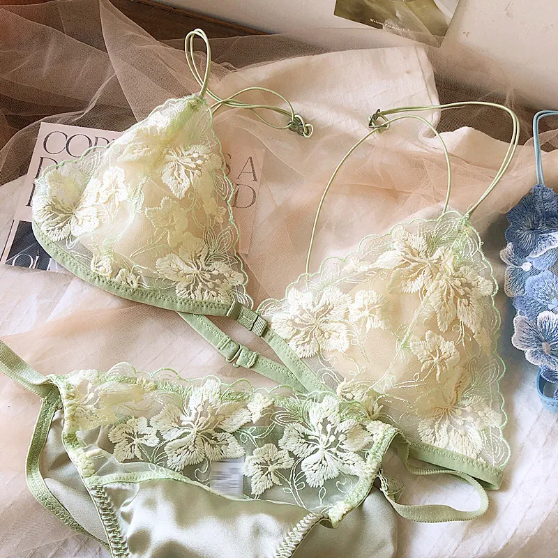刺繡花柄 フランス式 ノンワイヤー A-Cカップ メッシュ 美乳 あざとい 大人可愛い ブラ・ショーツセット