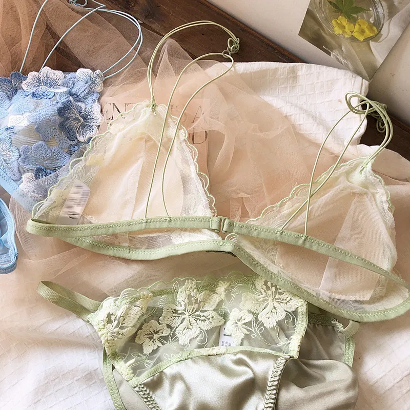 刺繡花柄 フランス式 ノンワイヤー A-Cカップ メッシュ 美乳 あざとい 大人可愛い ブラ・ショーツセット