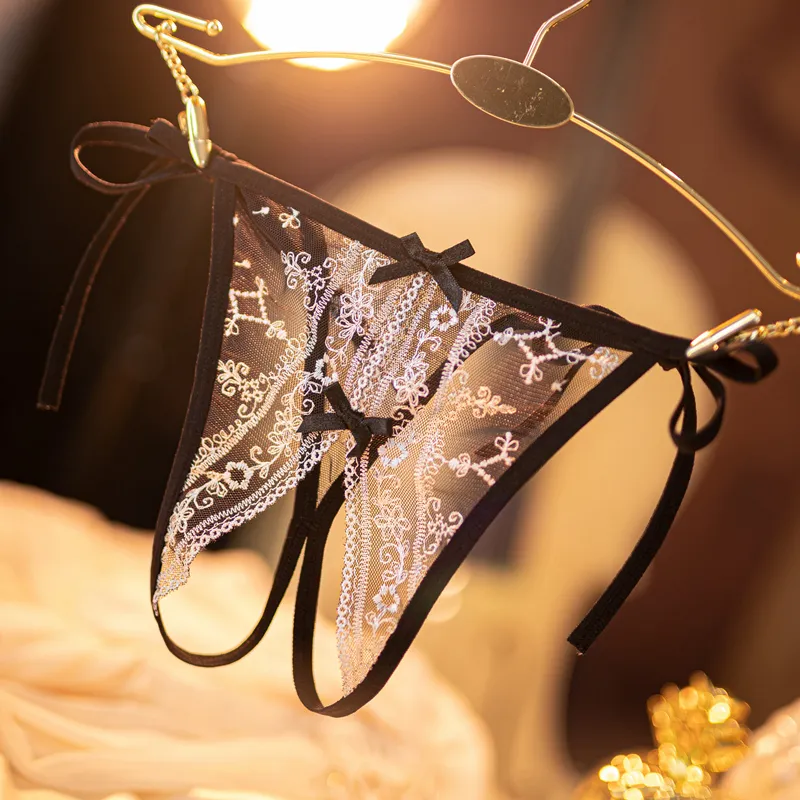 大胆的なデザイン 穴開き レース 透かし彫り リボン パンティ Tバック・タンガ