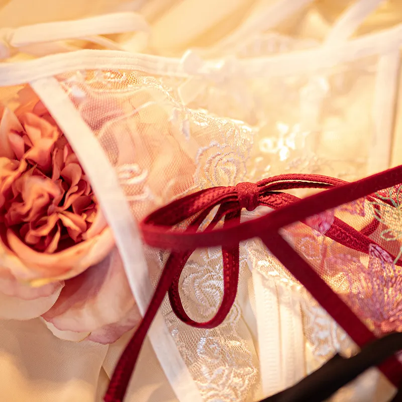 大胆的なデザイン 穴開き レース 透かし彫り リボン パンティ Tバック・タンガ