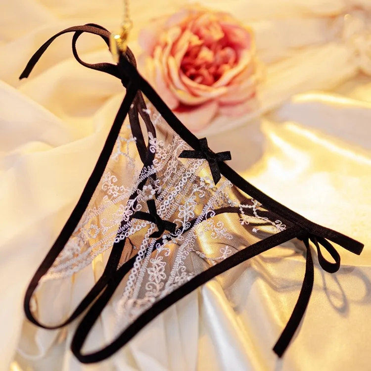 大胆的なデザイン 穴開き レース 透かし彫り リボン パンティ Tバック・タンガ