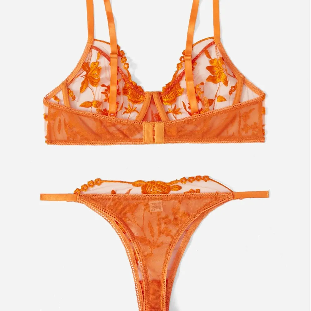 人気新作 バストケア 透け感 ワイヤー入り 刺繡デザイン セクシー 盛れる  ブラ・ショーツセット