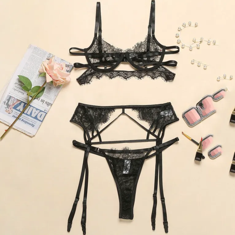 誘惑 レース 透かし彫り ワイヤー入り ガーターベルト付き バストアップ ブラ・ショーツセット