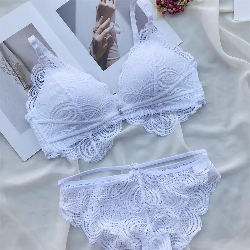 人気新作 フェミニン レース B-Dカップ ノンワイヤー 育乳 高通気 ブラ・ショーツセット