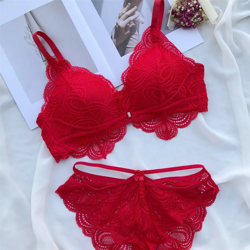 人気新作 フェミニン レース B-Dカップ ノンワイヤー 育乳 高通気 ブラ・ショーツセット