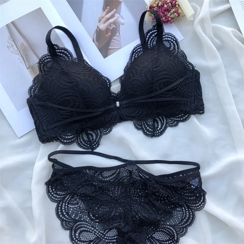 人気新作 フェミニン レース B-Dカップ ノンワイヤー 育乳 高通気 ブラ・ショーツセット