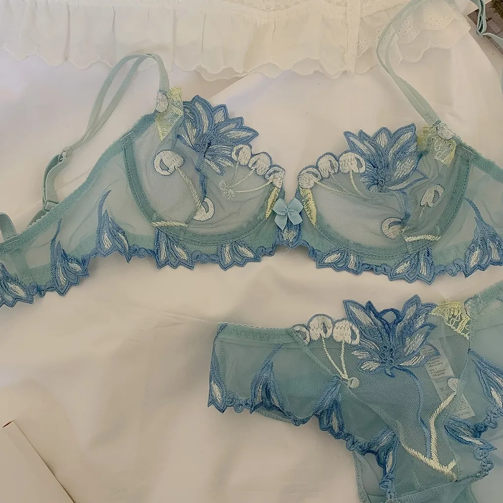 目を奪われる セクシー 刺繍 フランス スウィート 花柄 ワイヤー入り  A-Cカップ  透け感 ブラ・ショーツセット