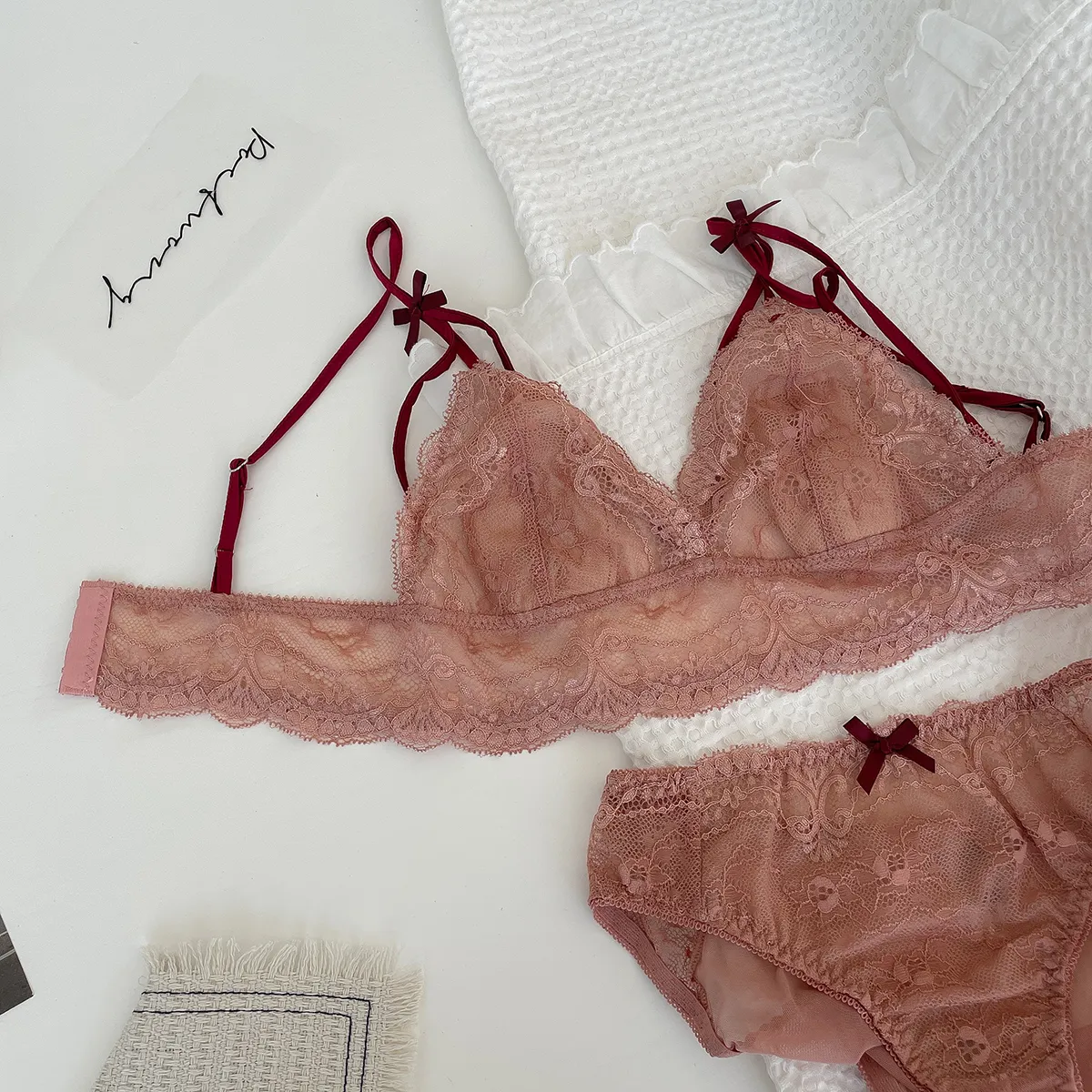三角カップ レース ノンワイヤー A-Cカップ 谷間メイク エロカワ スケスケ ブラ・ショーツセット