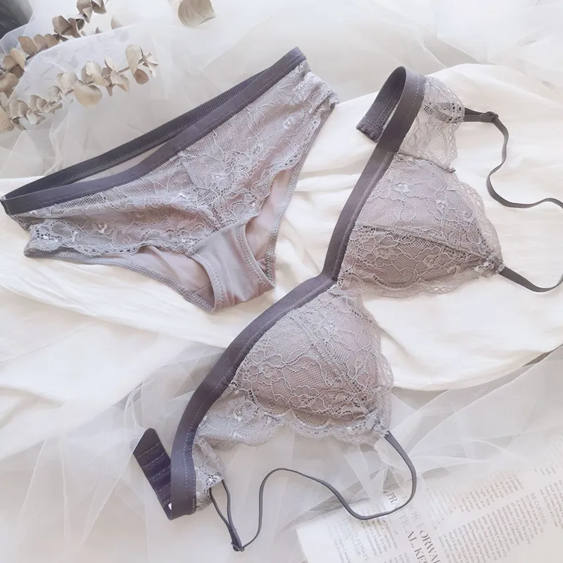 フランス 三角カップ レース 薄手 A-Cカップ ノンワイヤー 締め付け感ゼロ ブラ・ショーツセット