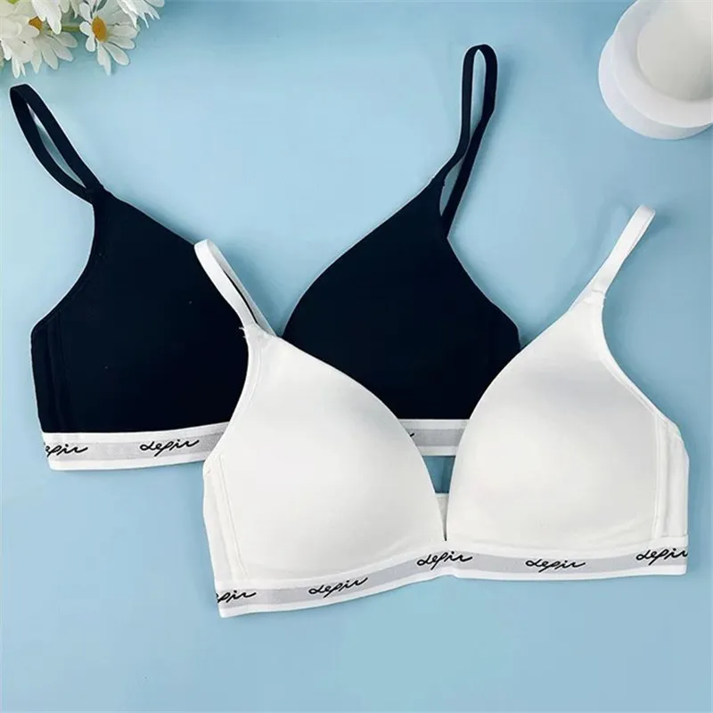 スポーツ風 三角カップ 薄い A-Cカップ シームレス 通気性良い ノンワイヤー フィット ブラ・ショーツセット