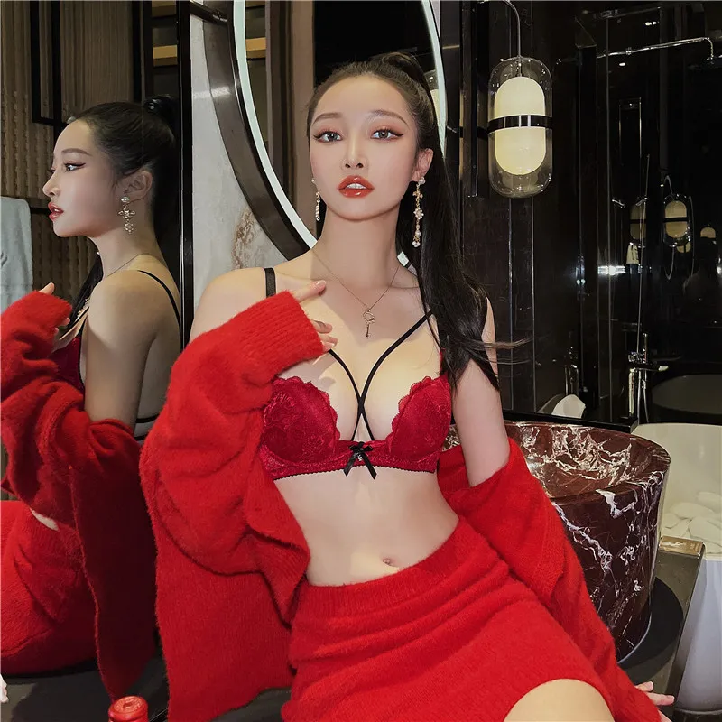 エレガント 美乳 透かし彫り ワイヤー入り レース 育乳 A-Cカップ ブラ・ショーツセット