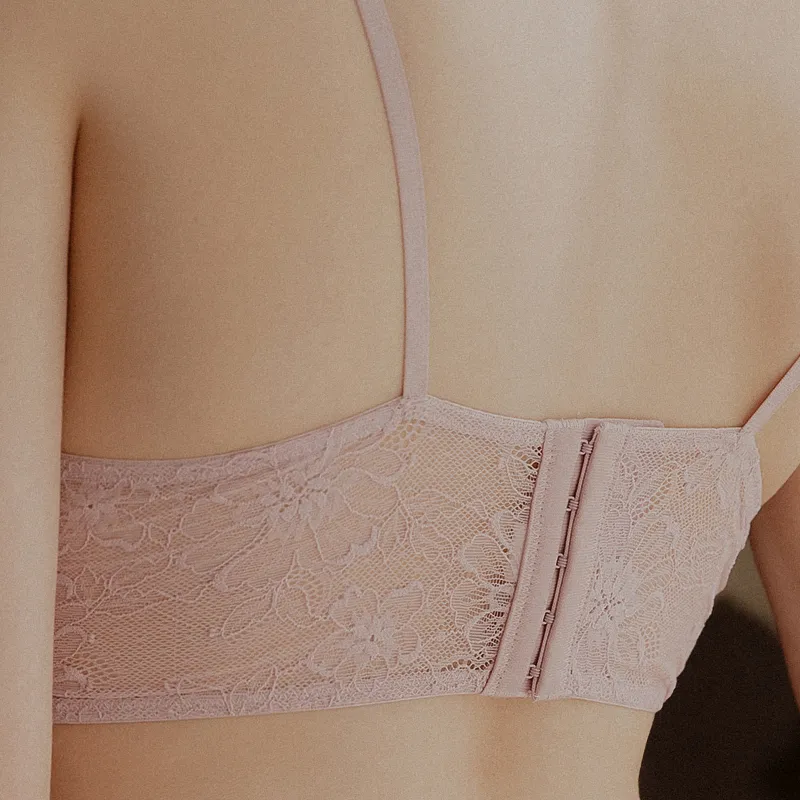 フランス式 レース 刺繡 透かし彫り A-Dカップ  Ｖネック ワイヤー入り ブラ・ショーツセット