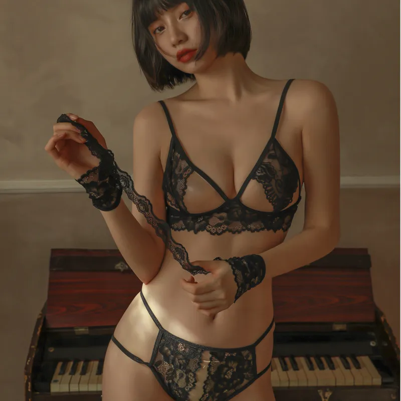 魅力の一枚 レース 透かし彫り ノンワイヤー 無地 セクシー 透け感 ブラ・ショーツセット