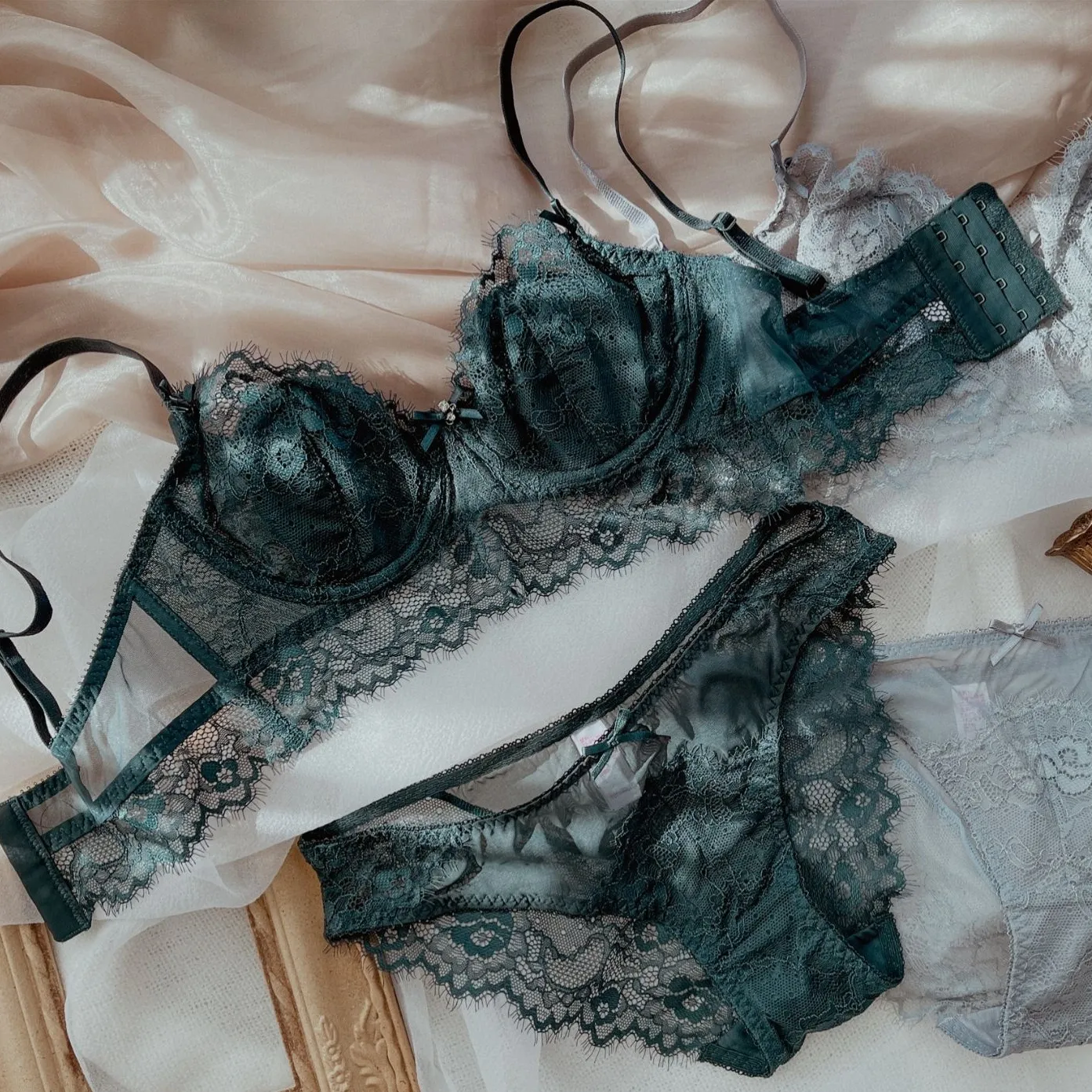 超薄め レース スケスケ ワイヤー入り A-Eカップ セクシー 美胸 ブラ・ショーツセット
