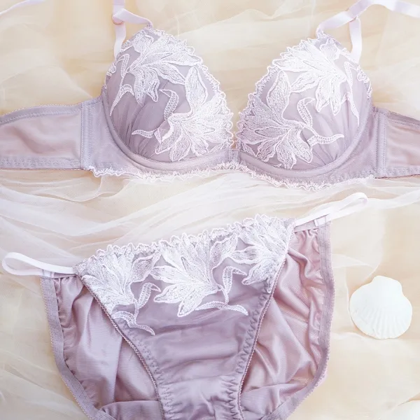 上品な可愛さ まん丸バスト スウィート 切り替え A-Fカップ レース 刺繍 花柄 ワイヤー入り ブラ・ショーツセット