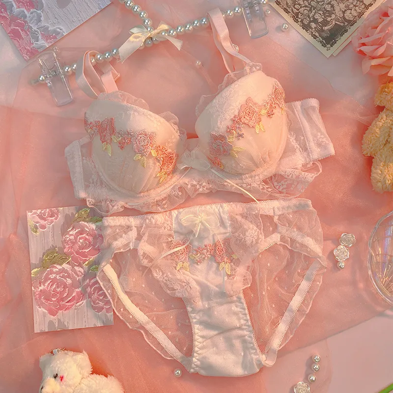 育乳効果 可愛い 中心に寄せ レース 刺繡 A-Eカップ ワイヤー入り 美胸 ブラ・ショーツセット