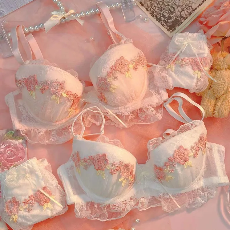 育乳効果 可愛い 中心に寄せ レース 刺繡 A-Eカップ ワイヤー入り 美胸 ブラ・ショーツセット