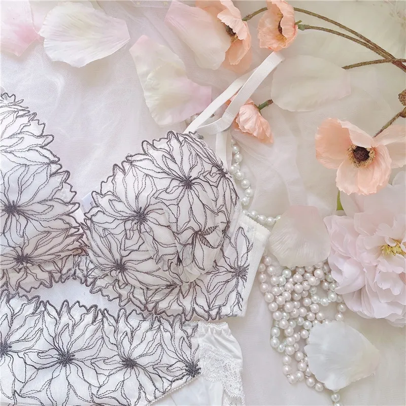 【HOT再入荷】 エレガント 刺繡花柄 深い谷間 A-Fカップ ワイヤー入り ブラ・ショーツセット