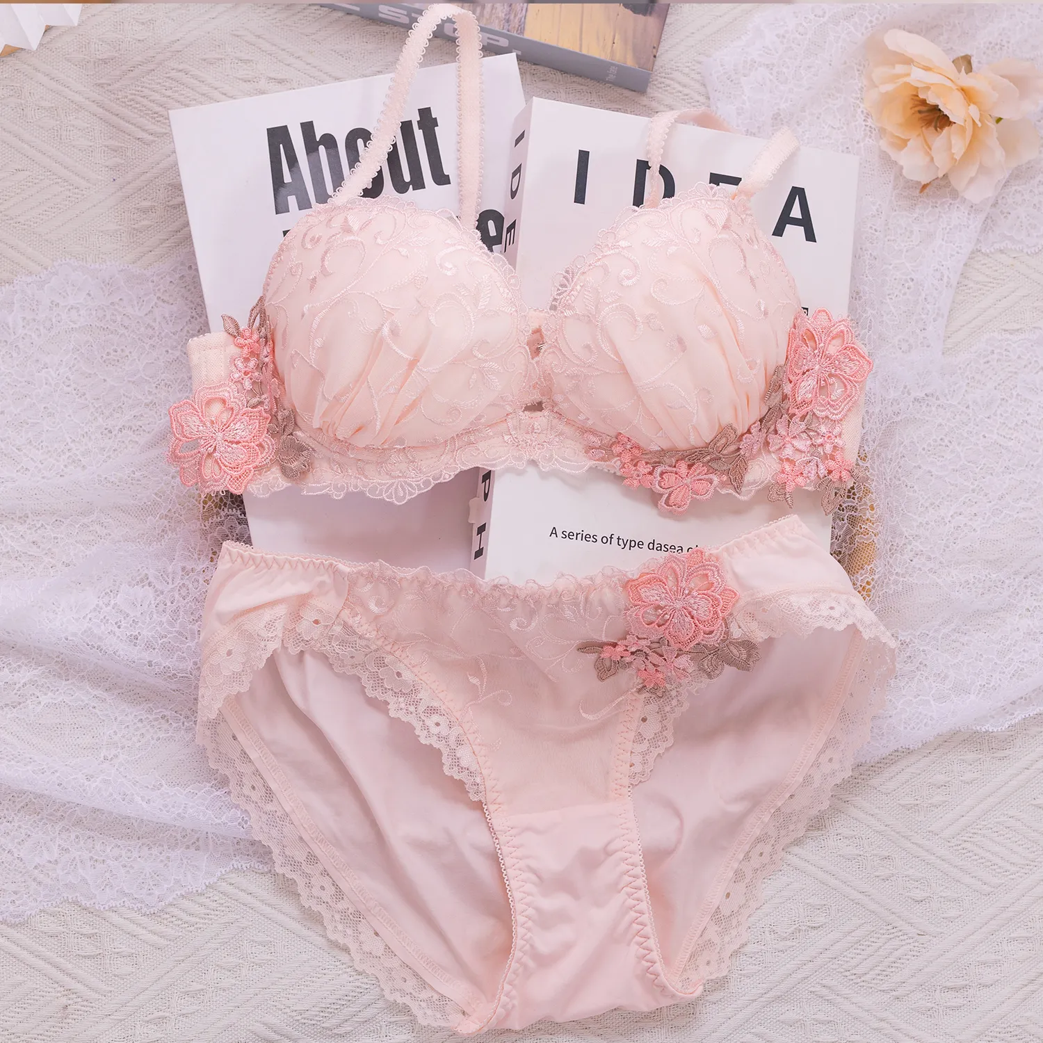 ロマンチック まん丸バスト ワイヤー入り B-Fカップ 刺繡 離れ乳改善 下垂防止 ブラ・ショーツセット