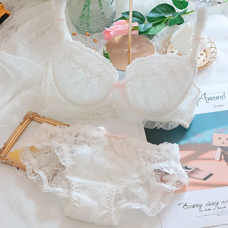 無敵な可愛さ レース 胸大きく見え A-Eカップ ワイヤー入り 離れ乳改善 夢見る ブラ・ショーツセット