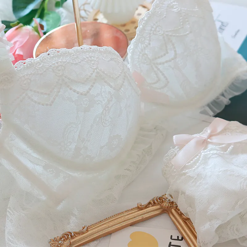 無敵な可愛さ レース 胸大きく見え A-Eカップ ワイヤー入り 離れ乳改善 夢見る ブラ・ショーツセット