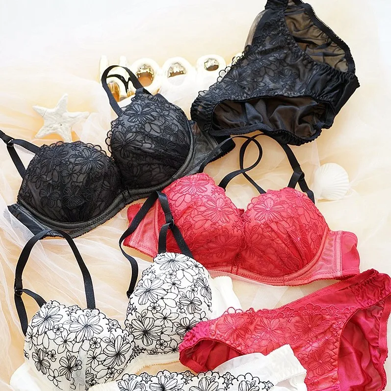 おしゃれ度アップ アップリケ 谷間メイク ワイヤー入り A-Fカップ スウィート ブラ・ショーツセット