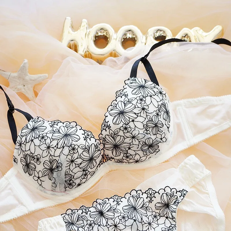 おしゃれ度アップ アップリケ 谷間メイク ワイヤー入り A-Fカップ スウィート ブラ・ショーツセット