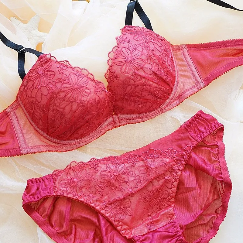 おしゃれ度アップ アップリケ 谷間メイク ワイヤー入り A-Fカップ スウィート ブラ・ショーツセット