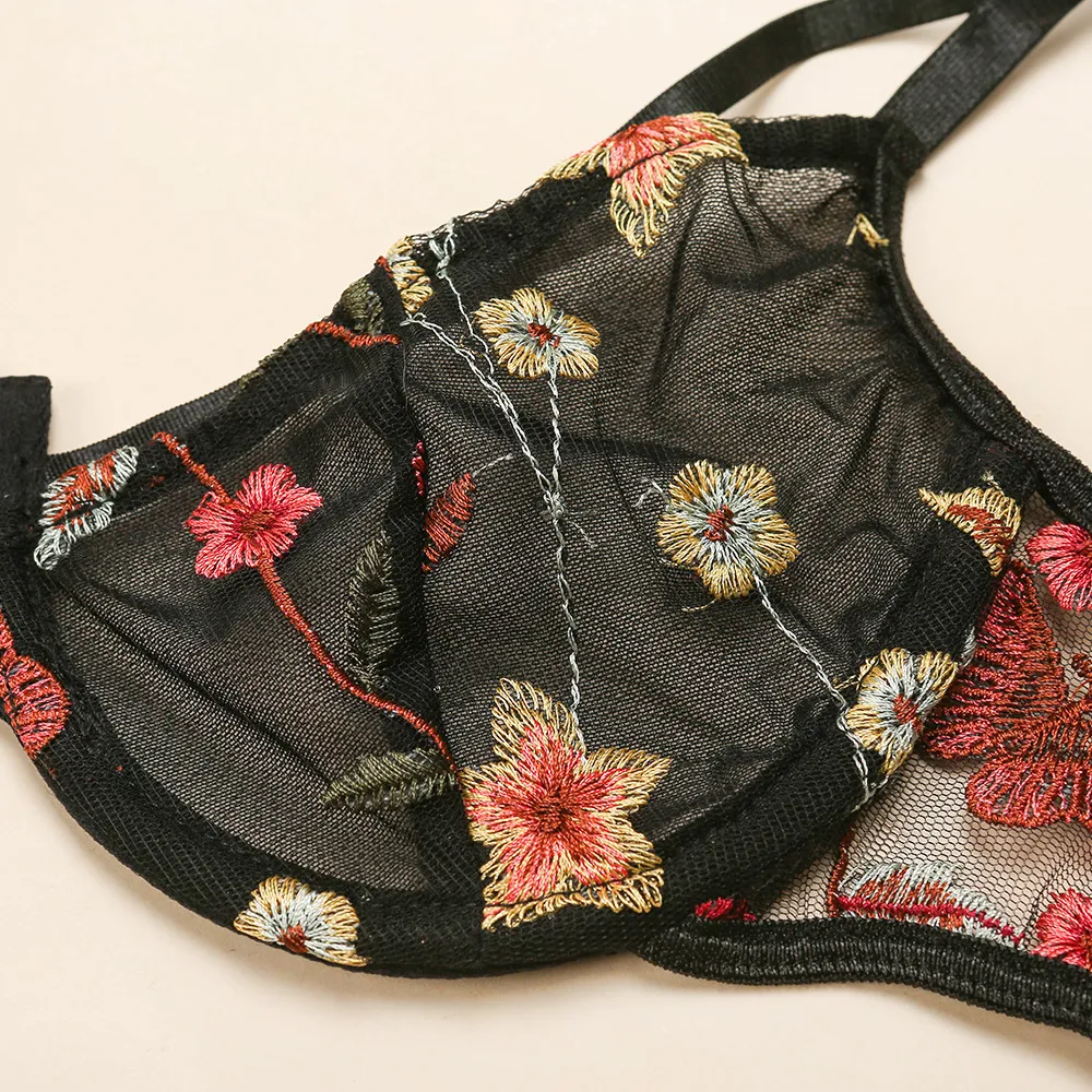 圧倒的セクシー  刺繍 透かし彫り ガーターベルト付き 谷間メイク ワイヤー入り マンネリ解消 ブラ・ショーツセット