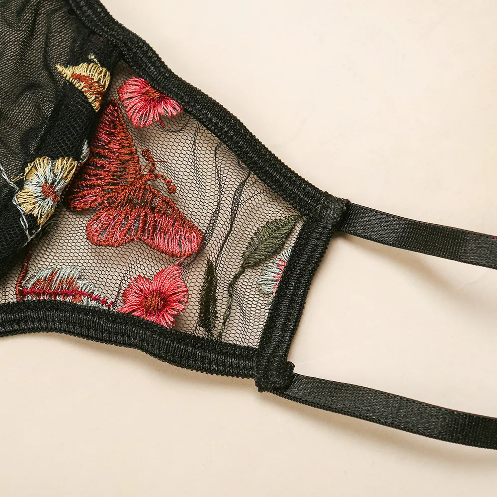 圧倒的セクシー  刺繍 透かし彫り ガーターベルト付き 谷間メイク ワイヤー入り マンネリ解消 ブラ・ショーツセット