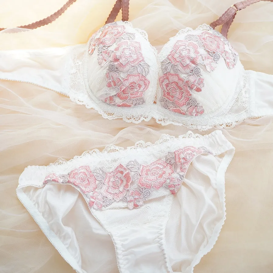 【ショーツ2点】A-Gカップ サイズ展開 スウィート 刺繡 レース ワイヤー入り 後ろホック 脇スッキリ ブラ・ショーツセット