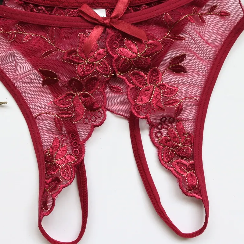 圧倒的セクシー  透かし彫り リボン レース 花柄 穴あき Tバック・タンガ