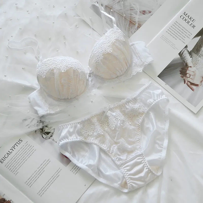 美乳 ロマンチック ワイヤー入り B-Fカップ レース バストアップ  離れ乳改善 ブラ・ショーツセット