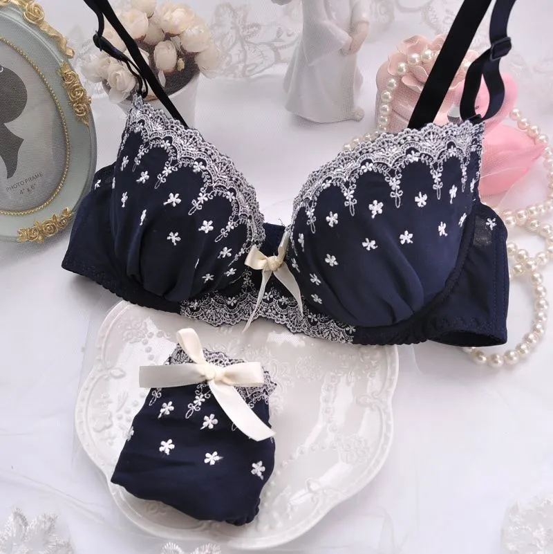 谷間メイク エレガント 育乳 A-Eカップ レース ワイヤー入り 美胸 盛れる ブラ・ショーツセット