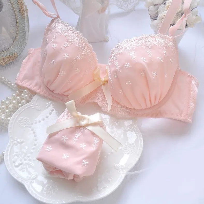谷間メイク エレガント 育乳 A-Eカップ レース ワイヤー入り 美胸 盛れる ブラ・ショーツセット