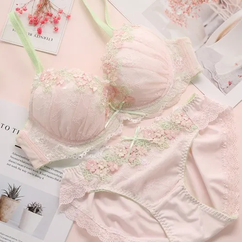 無敵な可愛さ まん丸バスト 少女っぽい B-Fカップ スウィート 刺繍花柄  レース ワイヤー入り ブラ・ショーツセット