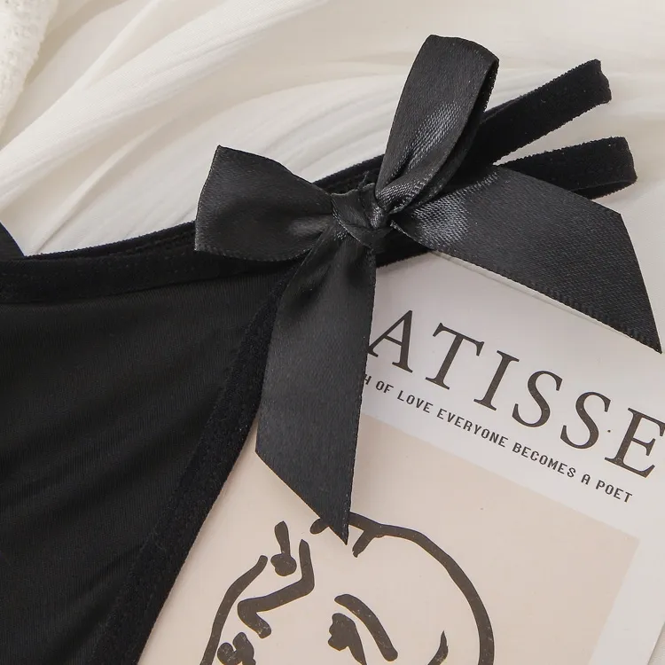 エロカワ あざとい リボン 穴開き セクシー 美尻 夜の営み Tバック・タンガ