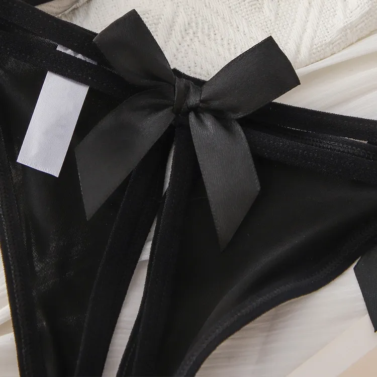 エロカワ あざとい リボン 穴開き セクシー 美尻 夜の営み Tバック・タンガ