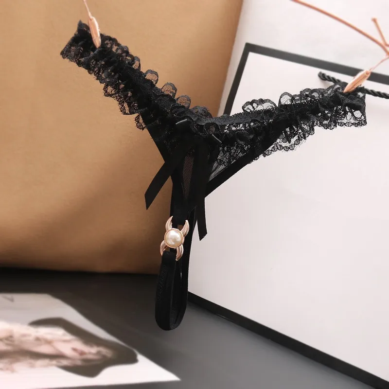 大人女子系 ビーズ付き レース 金属飾り ステルス 穴開き 過激エロ Ｔバック・タンガ