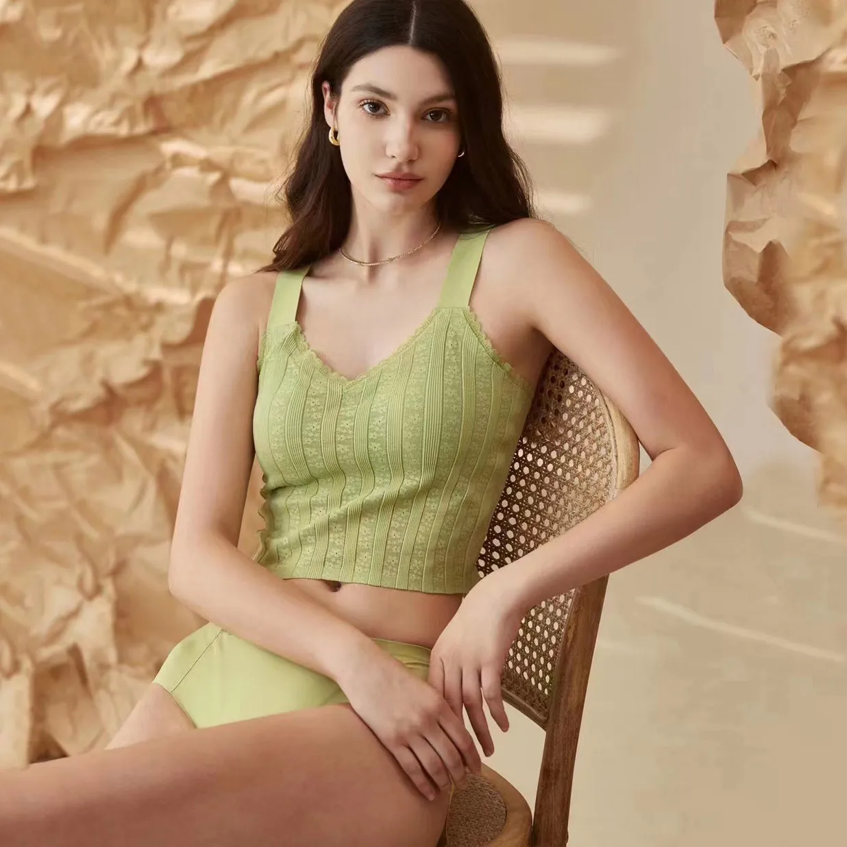 多色お選び可 つけ心地 ナイト用 ノンワイヤー A-Bカップ 無地 通気性良い ブラ・ショーツセット