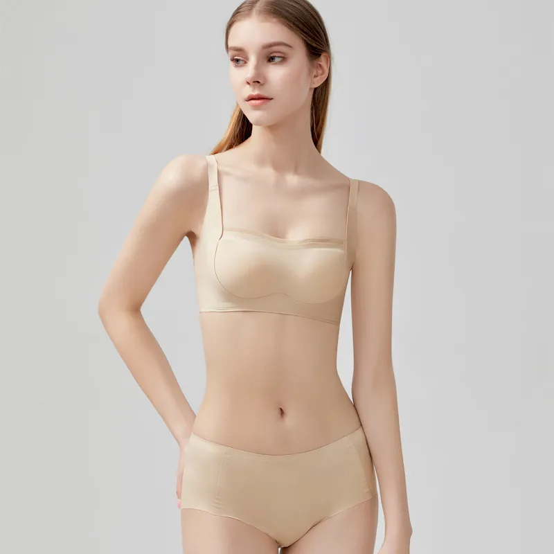 上品さたっぷり シームレス ナイトブラ A-Cカップ ノンワイヤー 無地 ブラ・ショーツセット