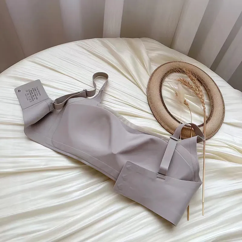 上品さたっぷり シームレス ナイトブラ A-Cカップ ノンワイヤー 無地 ブラ・ショーツセット