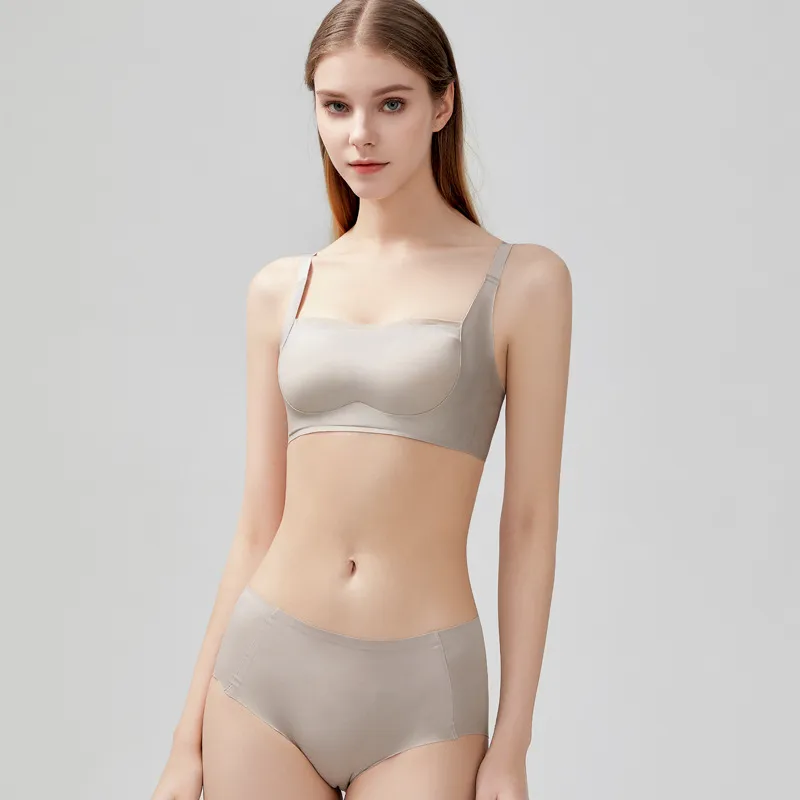 上品さたっぷり シームレス ナイトブラ A-Cカップ ノンワイヤー 無地 ブラ・ショーツセット