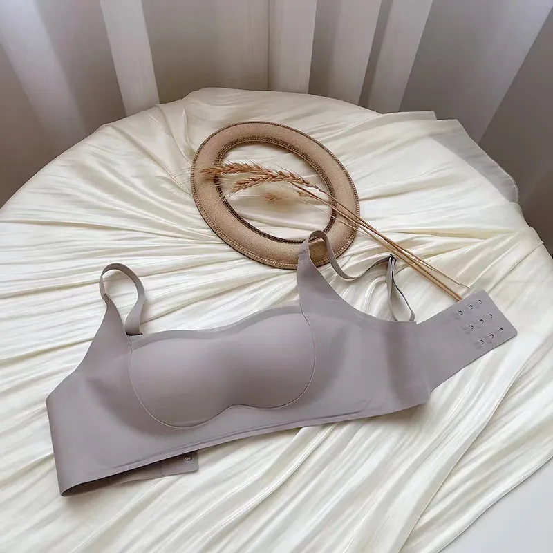 上品さたっぷり シームレス ナイトブラ A-Cカップ ノンワイヤー 無地 ブラ・ショーツセット