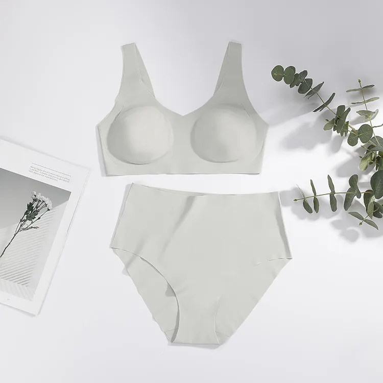 カジュアル シームレス ナイト用 薄手 ノンワイヤー 通気性良い 美胸 ブラ・ショーツセット