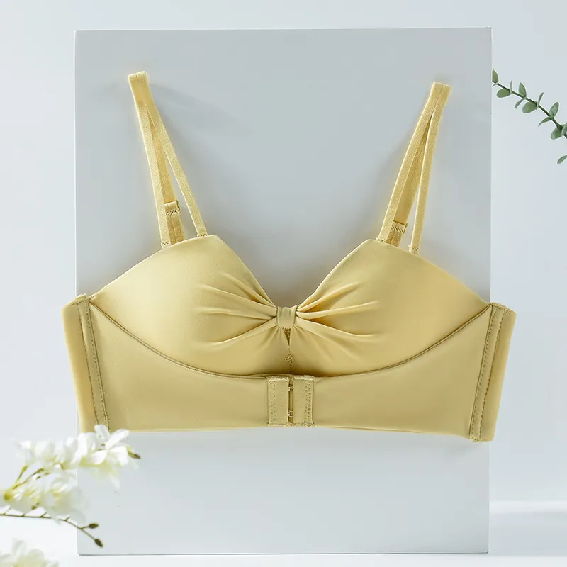 【美胸補整】ナイトブラ 谷間 ホールド感 A-Bカップ ノンワイヤー 育乳 ブラ・ショーツセット