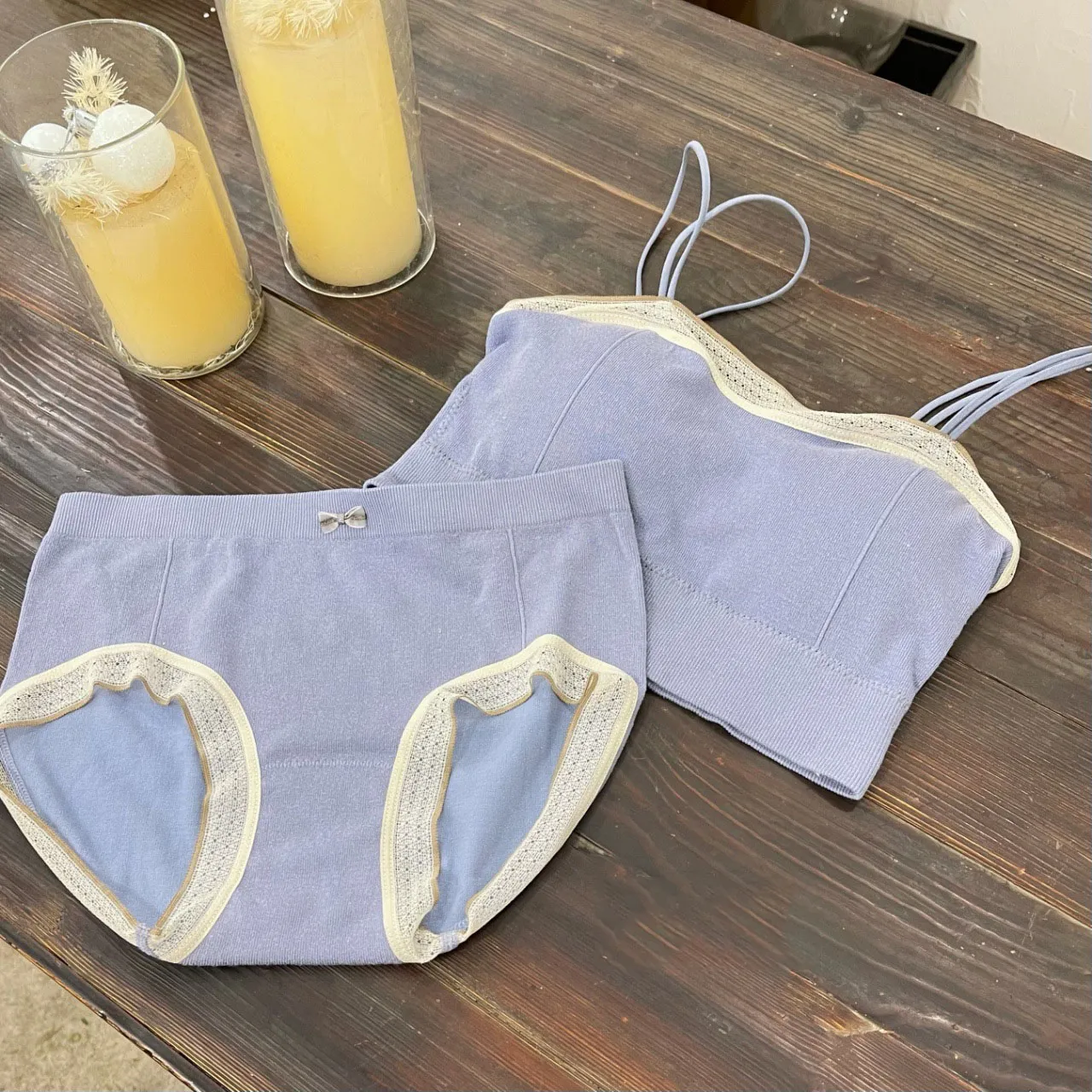 7色展開 シームレス ノンワイヤー ナイト用 チラリ防止 育乳 レース 可愛い ブラ・ショーツセット