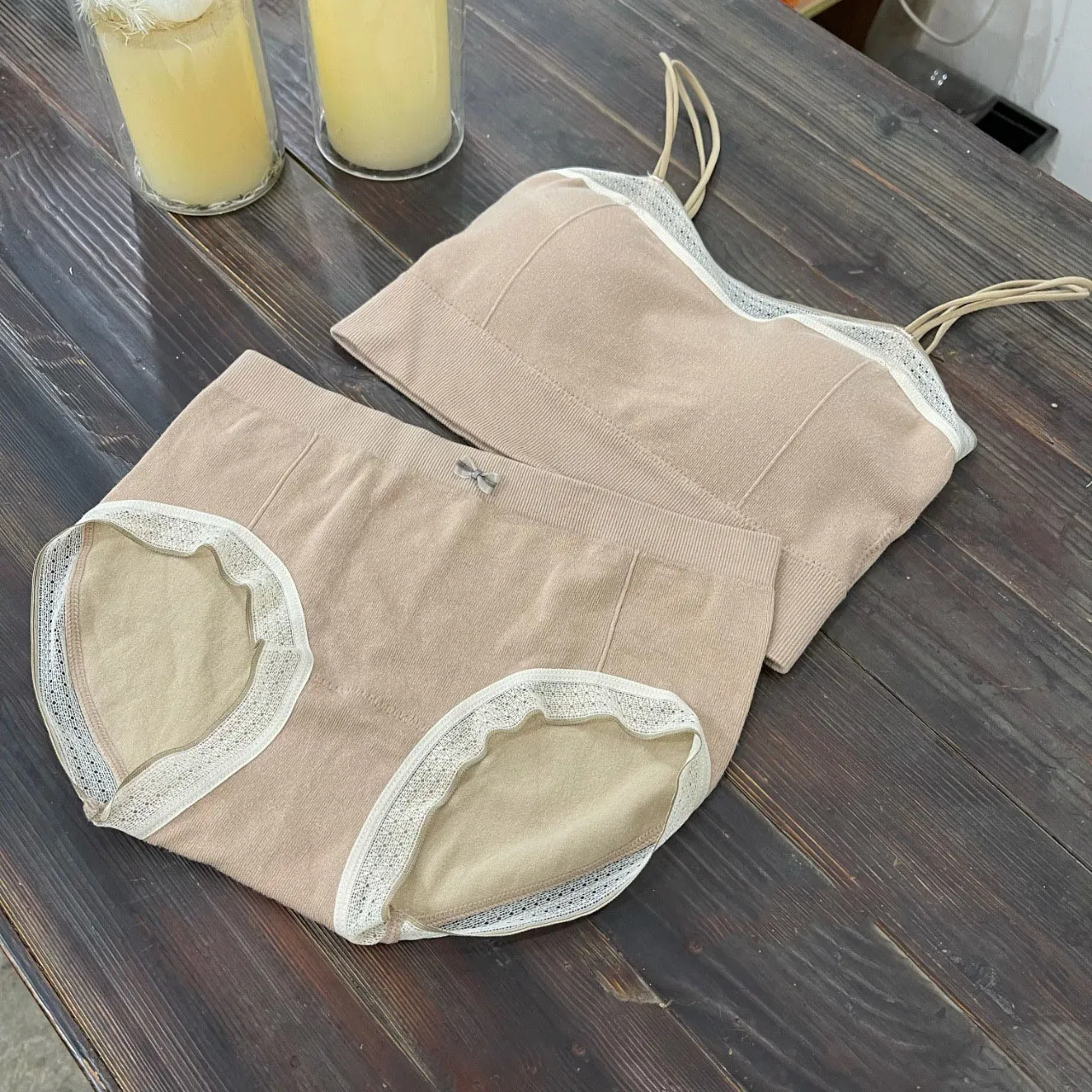 7色展開 シームレス ノンワイヤー ナイト用 チラリ防止 育乳 レース 可愛い ブラ・ショーツセット