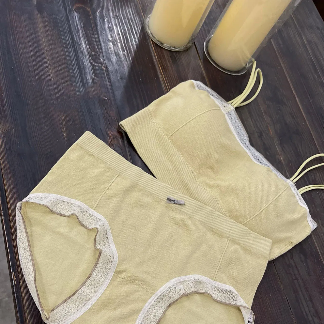 7色展開 シームレス ノンワイヤー ナイト用 チラリ防止 育乳 レース 可愛い ブラ・ショーツセット